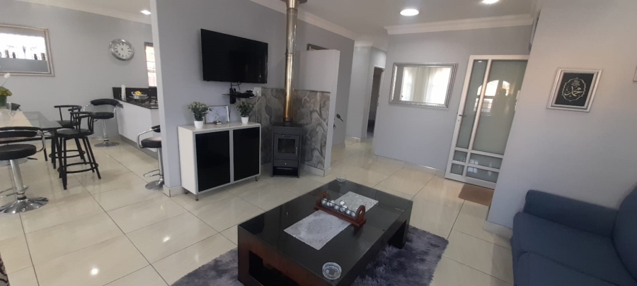 3 Bedroom Property for Sale in Ottery Western Cape